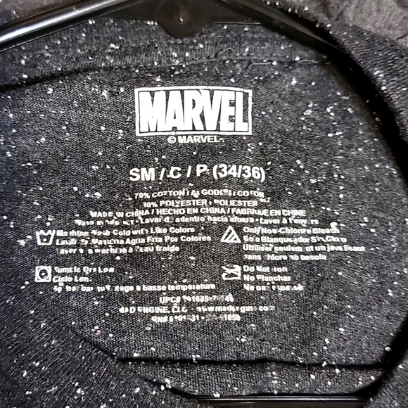 Captain Marvel T-Shirt - Picture 3 of 3